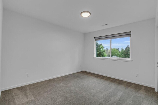 Building Photo - Large luxurious 5 bedroom Home in Renton