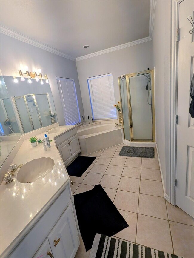 Building Photo - Exceptional Home in Arlington – Great Layout & Prime Location