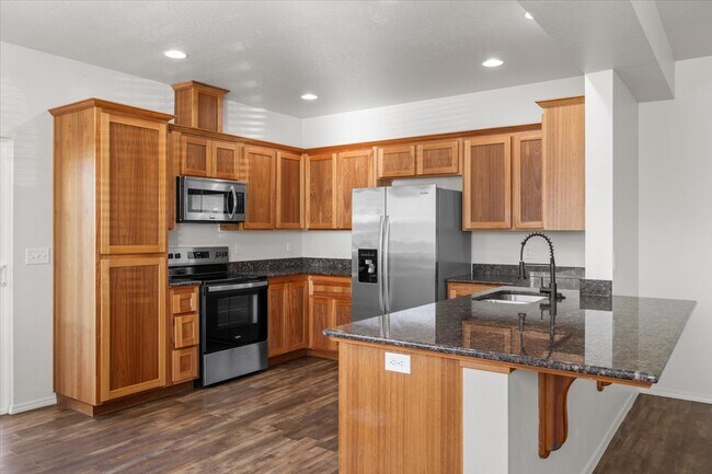 Building Photo - 2350 Finch Ln