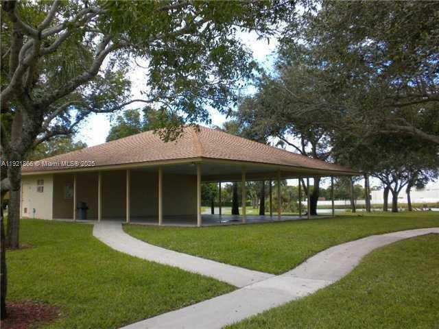 Building Photo - 105 Meadows Cir