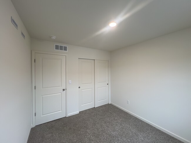 Building Photo - 1140 58th Rd