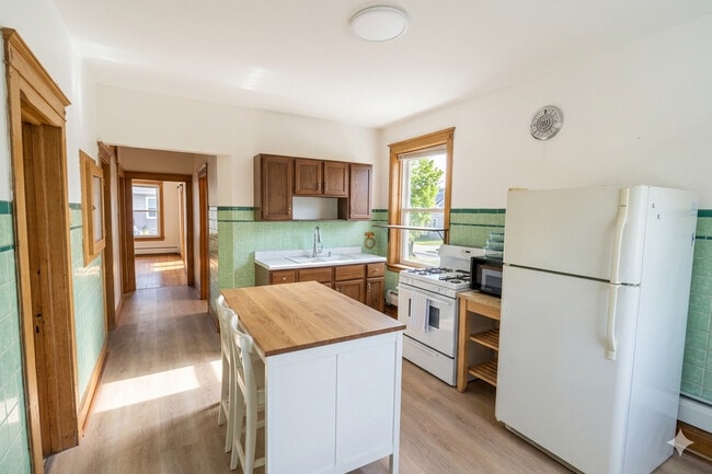 Building Photo - 2132 W Walton St