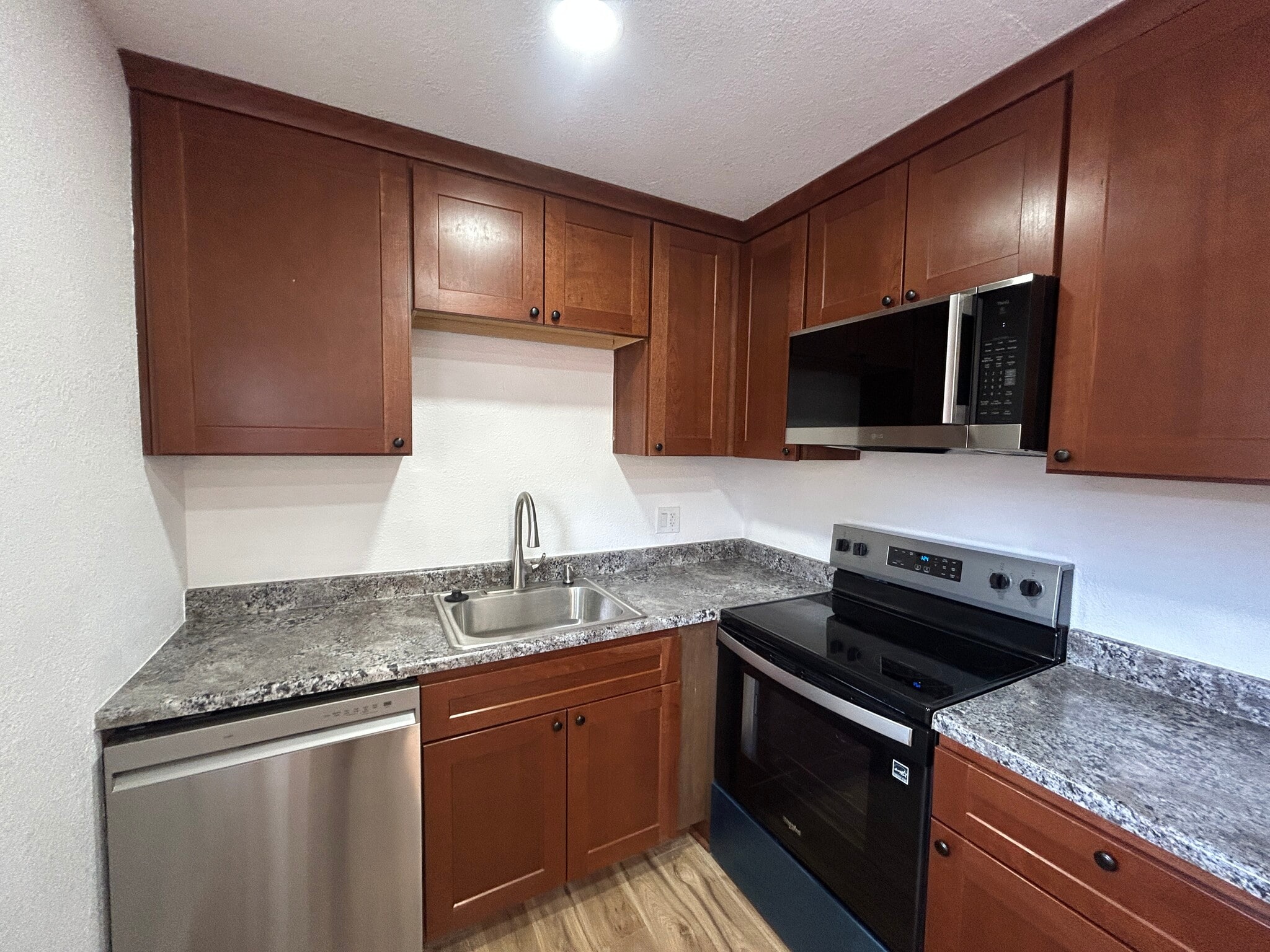Building Photo - 2122 S Granada Dr