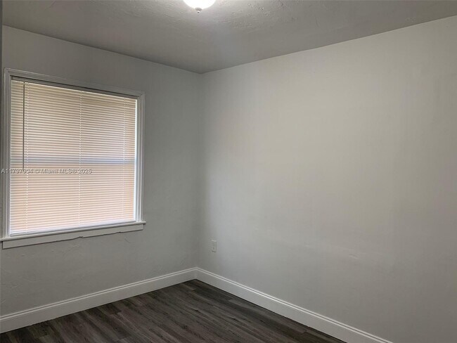 Building Photo - 6290 SW 39th St