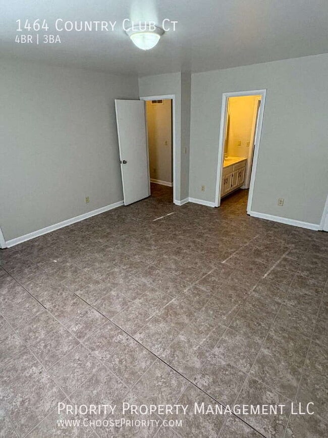 Building Photo - 1464 Country Club Ct