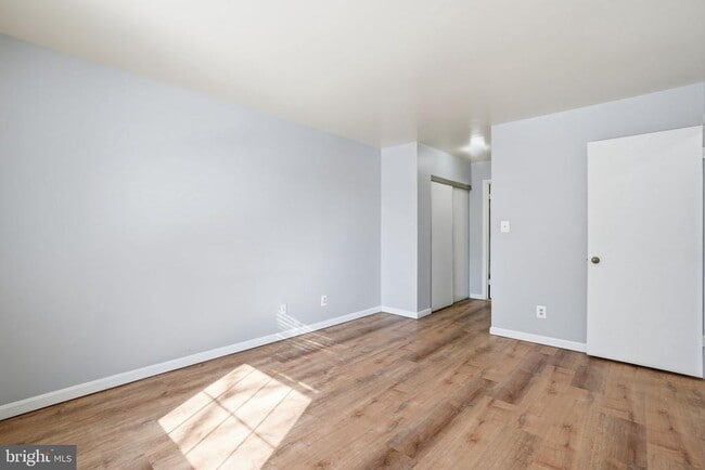 Building Photo - 5902 Cove Landing Rd