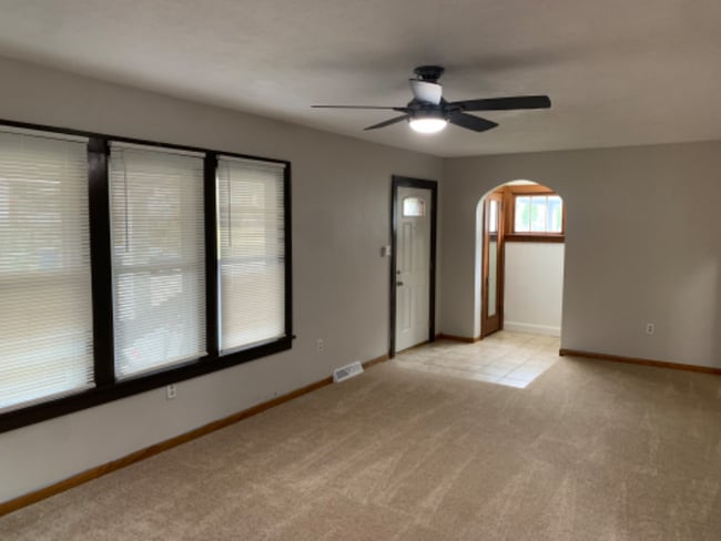 Building Photo - 326 N Bentley Ave