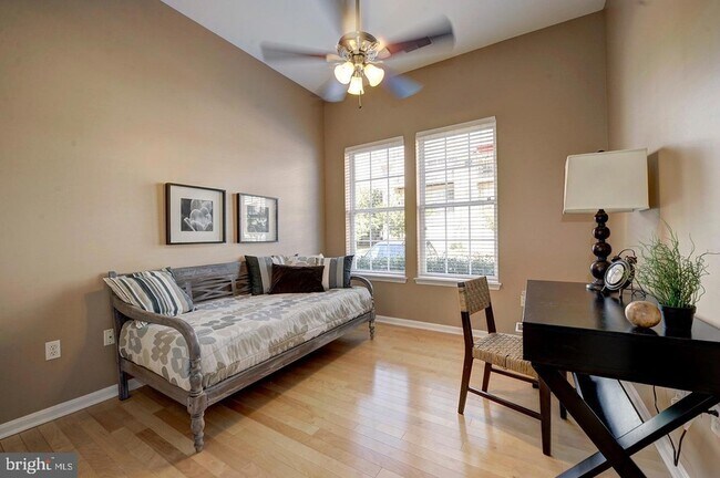 Building Photo - 4951 Brenman Park Dr