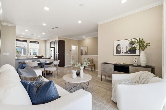 Building Photo - 394 Circuit Wy