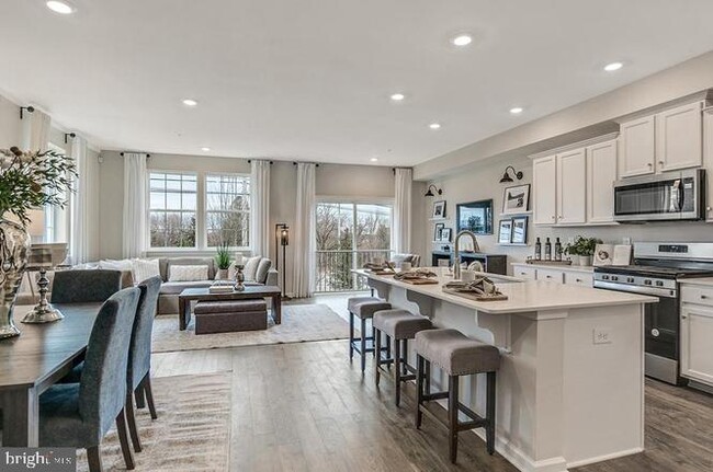 Building Photo - 1107 Meadowlark Dr