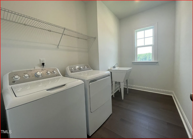 Building Photo - Room in House on Goldfinch Perch Ln