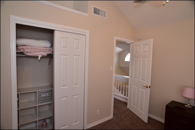 Building Photo - 7229 Canyon Run Dr