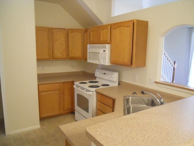 Building Photo - ALL PROSPECTIVE TENANTS MUST SUBMIT A $58 ...