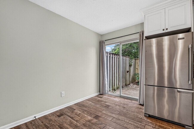 Building Photo - 507 Stinson Dr