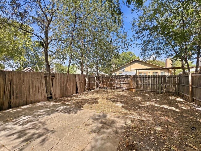 Building Photo - 1012 Fieldwood Dr