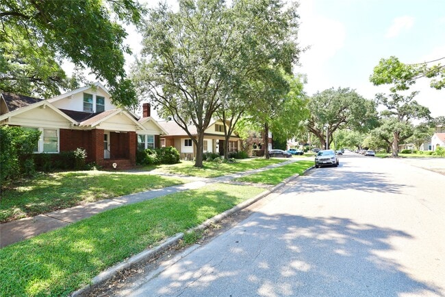 Building Photo - 1601 Colquitt St