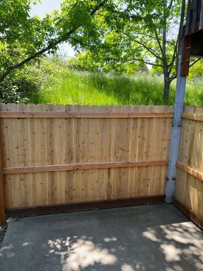 Building Photo - 192 S Church St