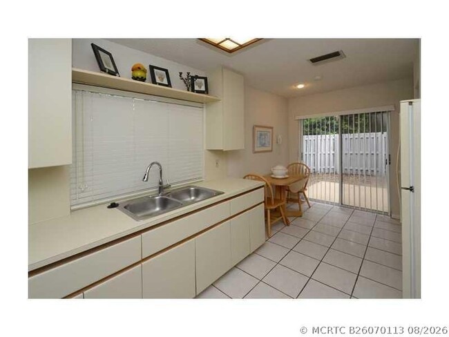 Building Photo - 1371 Cottonwood Cir