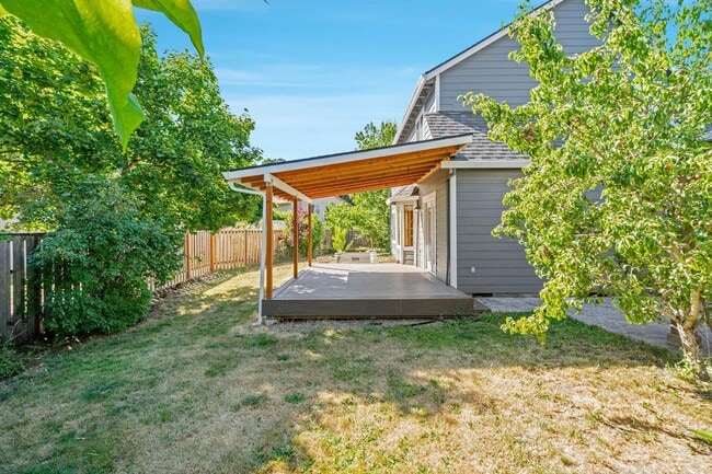 Building Photo - Comfortable 4-bdrm/2.5-bath home in Hillsb...