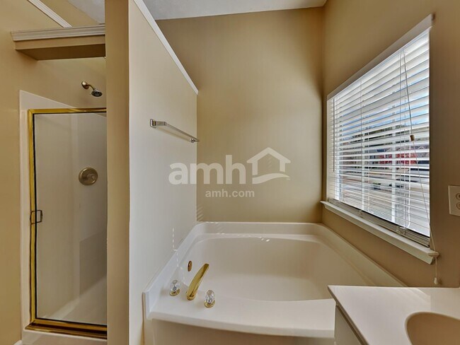 Building Photo - 2533 Plymouth Way