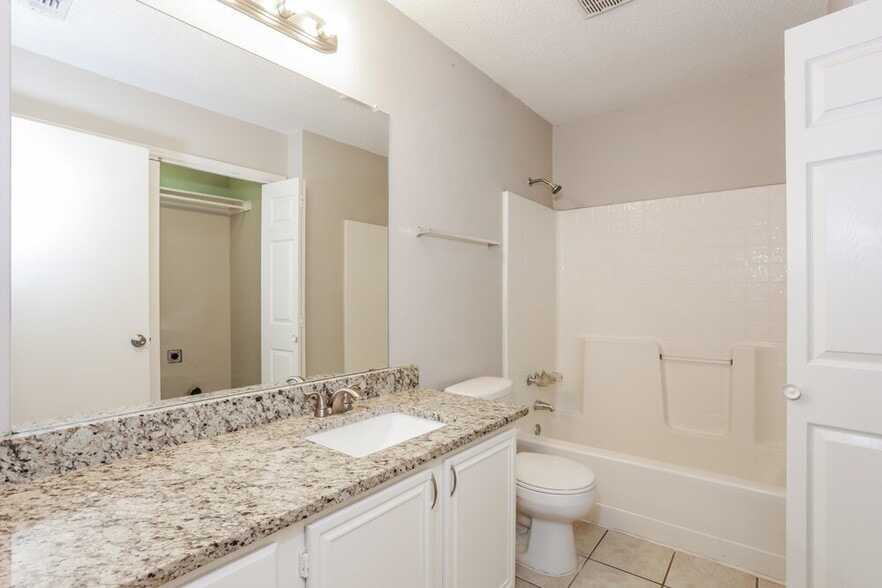 Building Photo - 317 Glen Meadow Dr