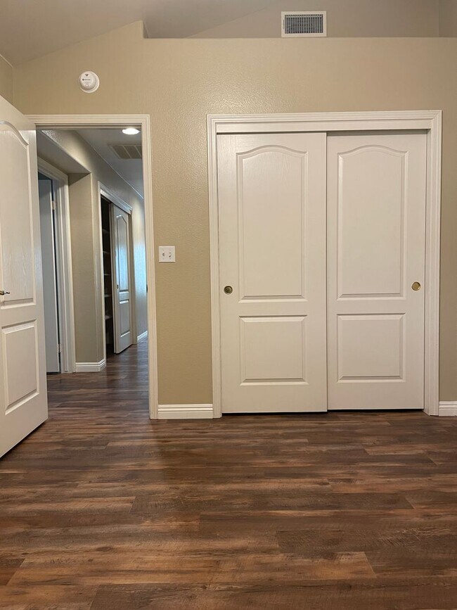 Building Photo - Wonderful home located in the Dominion Com...