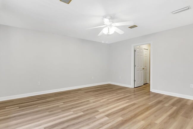 Building Photo - Bluewater Bay Area 4 Bedroom Pool Home!