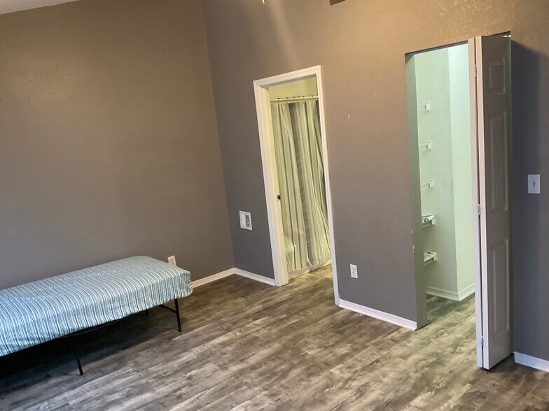 Building Photo - 634 Green Valley Rd