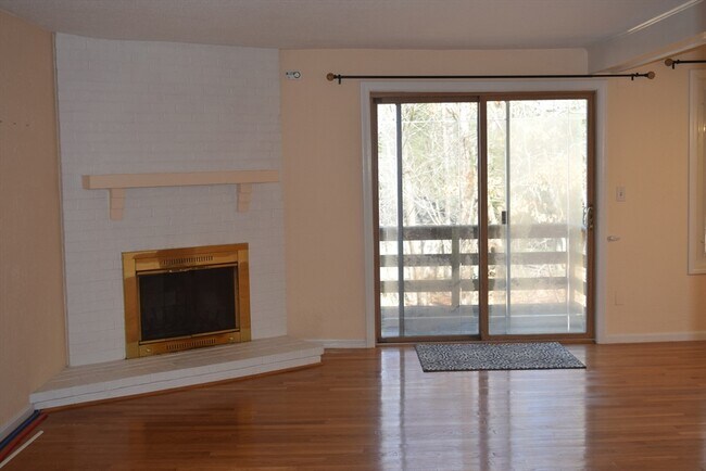 Building Photo - 11 Hilltop Ln