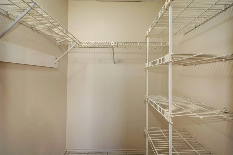 Building Photo - 619 Luther Dr