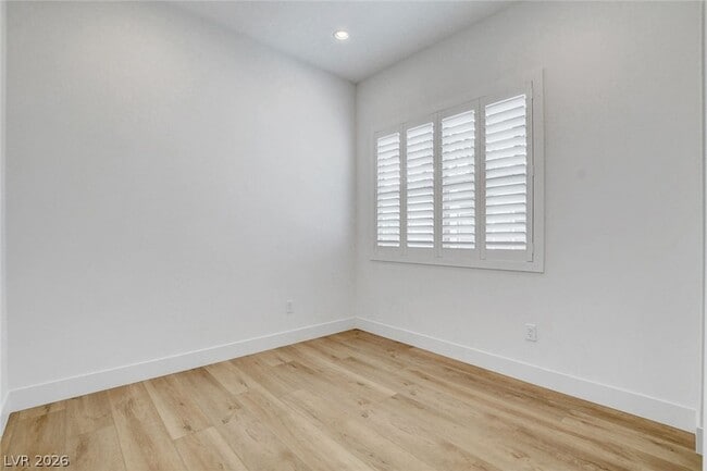 Building Photo - 670 Grey Saker St