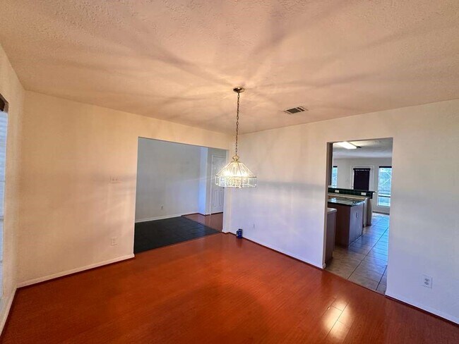 Building Photo - 2203 Nashua Dr