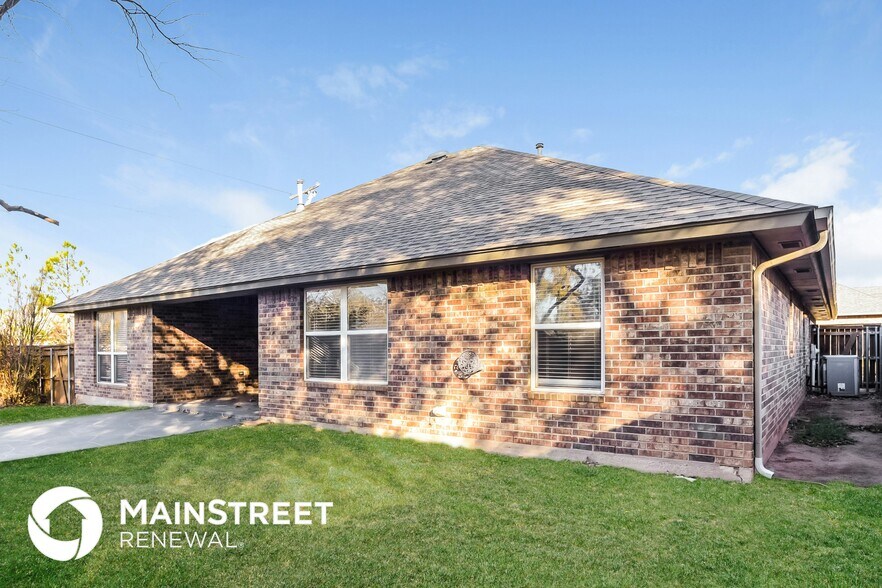 Building Photo - 2100 NE 4th St