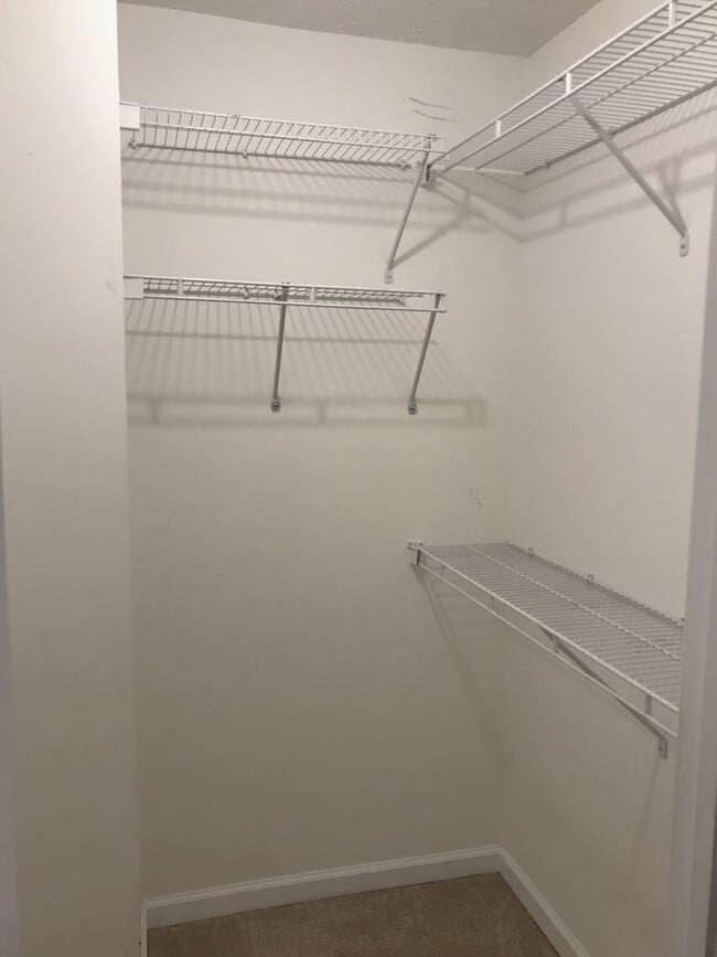 Building Photo - 2 Bedroom Townhome Near Lenox Village!