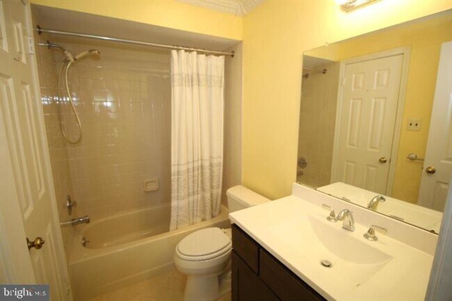 Building Photo - 681 Rose Hollow Dr