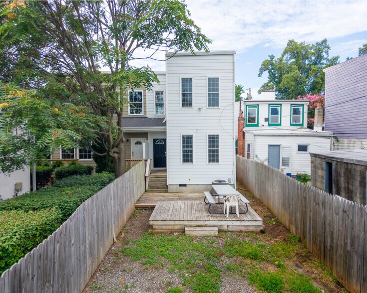 Building Photo - 1306 W Clay St