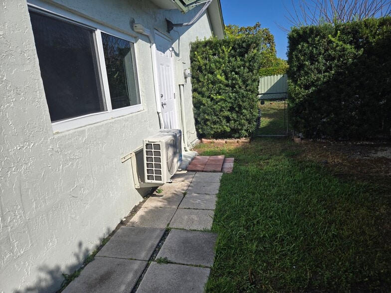 Building Photo - 132 Av sw 45 Ln