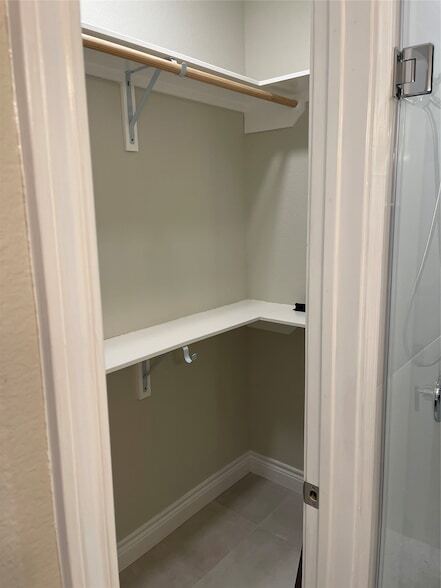 Building Photo - 11931 Lakeview Manor Dr