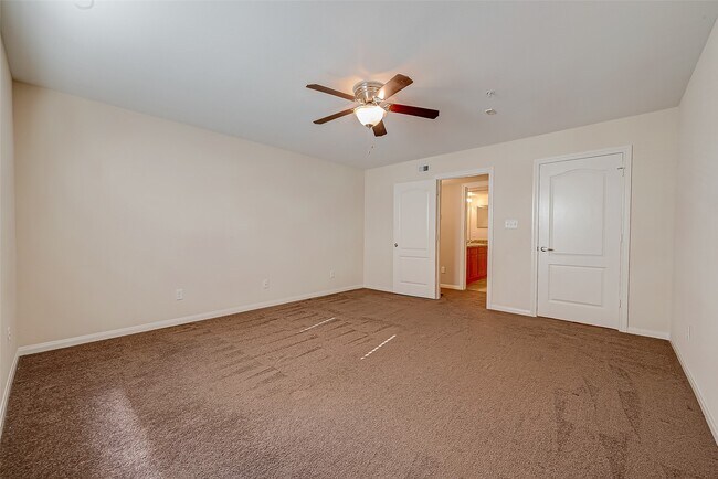 Building Photo - 8415 Hearth Dr