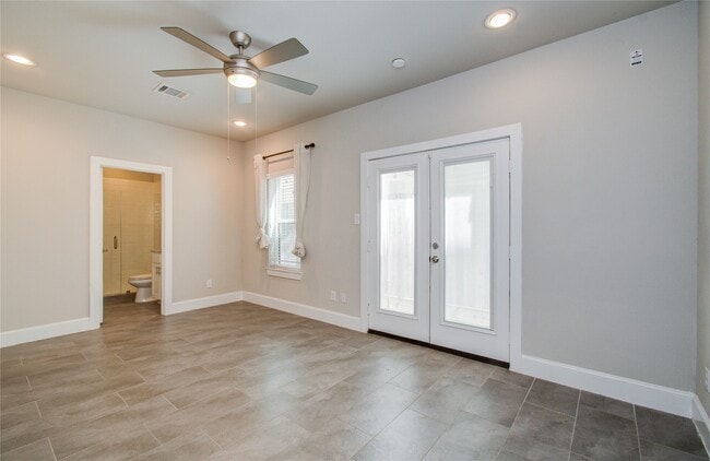 Building Photo - 5521 Larkin St
