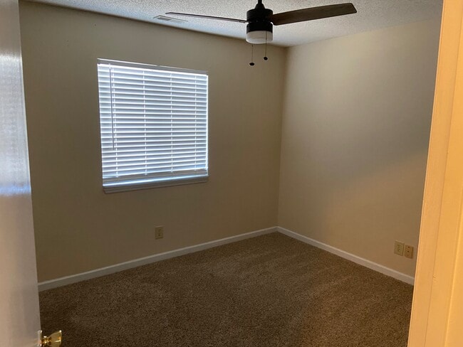 Building Photo - 100 Myrtle Greens Dr