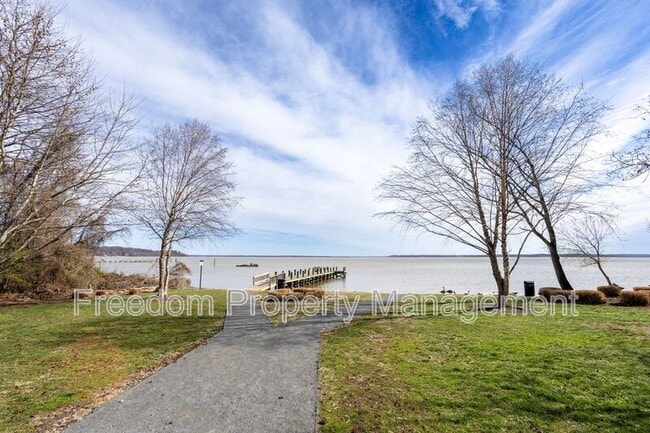 Building Photo - 2425 Morgans Point Dr