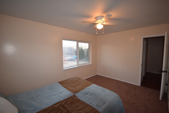 Building Photo - 14551 S Camp Williams Rd