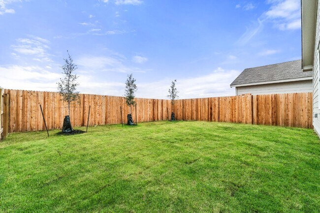 Building Photo - 907 Stricker Path