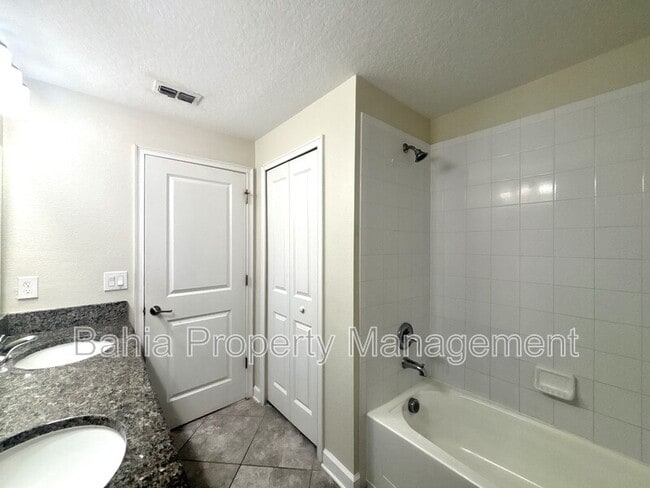 Building Photo - 15221 Pacey Cove Dr