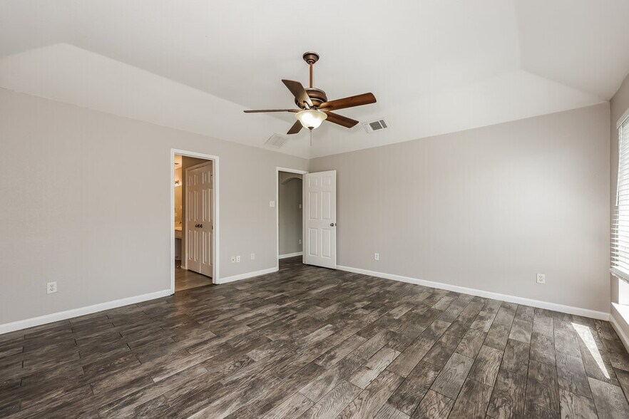 Building Photo - 316 Rock Hill Dr