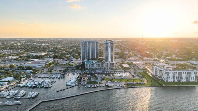 Building Photo - 220 Lake Shore Dr