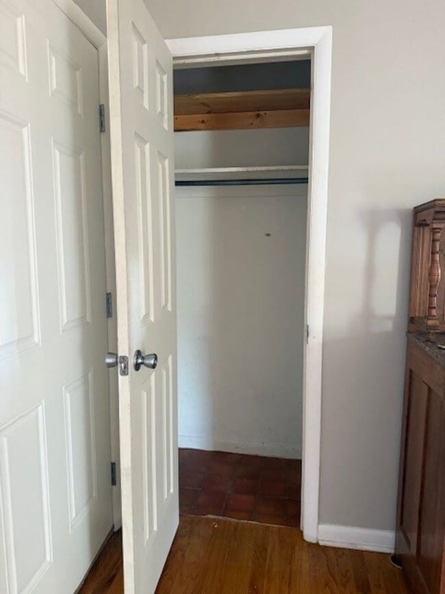 Building Photo - House For Lease