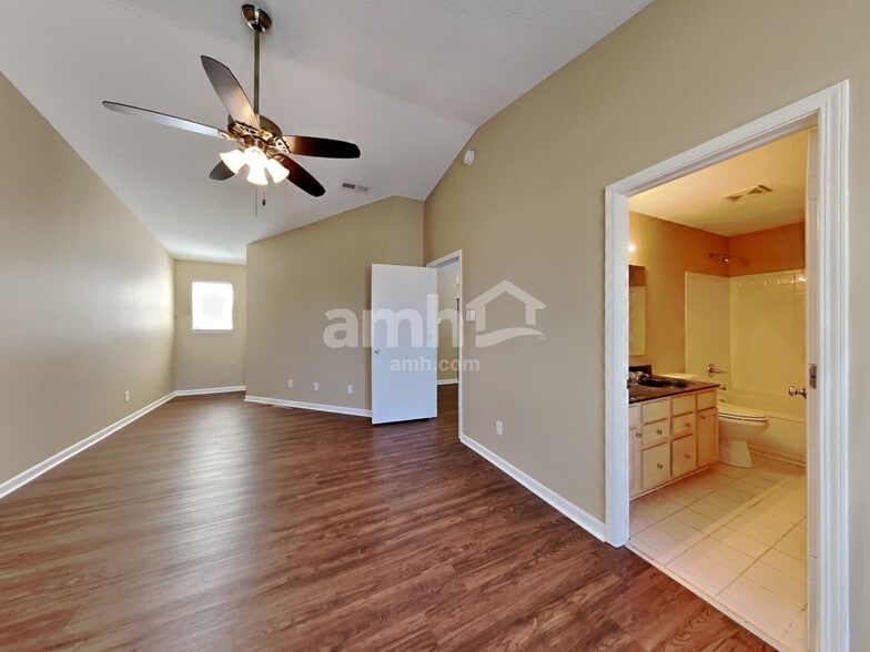 Building Photo - 10628 Glenayr Dr