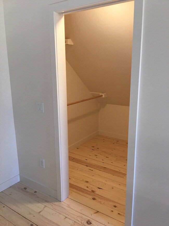 Building Photo - 926 Cleveland St.